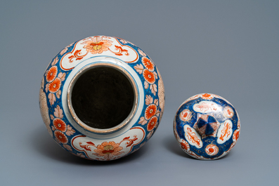 A Dutch Delft dor&eacute; Imari-style chinoiserie vase and cover, 1st quarter 18th C.