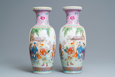 Cinq vases en porcelaine de Chine famille rose et verte, R&eacute;publique