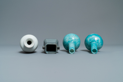 Onze petits vases en porcelaine de Chine monochrome et verre de P&eacute;kin, Kangxi et apr&egrave;s