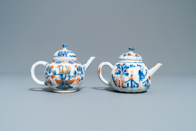 Quatre th&eacute;i&egrave;res couvertes en porcelaine de Chine de style Imari, Kangxi