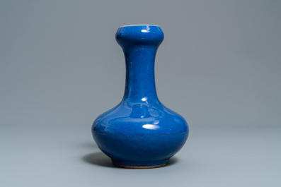 Five Chinese monochrome blue wares, 19/20th C.