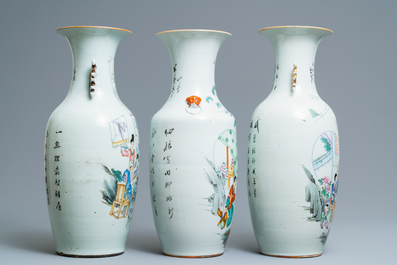 Trois vases en porcelaine de Chine famille rose, 19/20&egrave;me