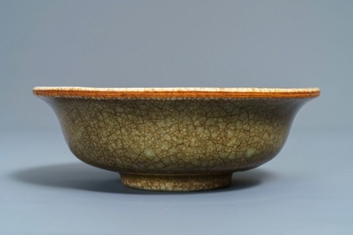 Two Chinese Nanking crackle-glazed vases, a ge-type bowl and a dish, 18/19th C.