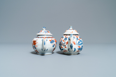 Vier Chinese Imari-stijl theepotten met deksels, Kangxi