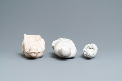 Trois figures en porcelaine blanc de Chine de Dehua, 18/19&egrave;me