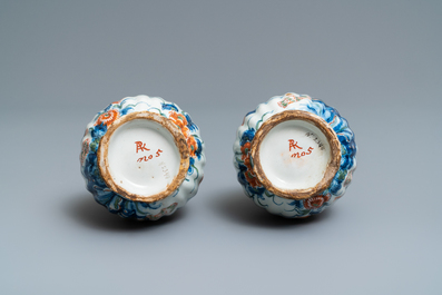 A pair of ribbed Dutch Delft cashmere palette bottle vases, 1st quarter 18th C.