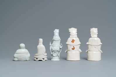Cinq figures en porcelaine blanc de Chine de Dehua, 19/20&egrave;me