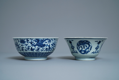 Cinq bols en porcelaine de Chine en bleu et blanc, Kangxi/Yongzheng