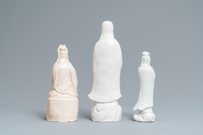 Drie Chinese Dehua blanc de Chine figuren, 18/19e eeuw