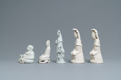 Cinq figures en porcelaine blanc de Chine de Dehua, 19/20&egrave;me