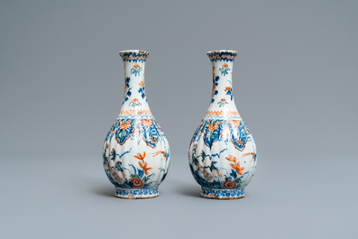 A pair of ribbed Dutch Delft cashmere palette bottle vases, 1st quarter 18th C.