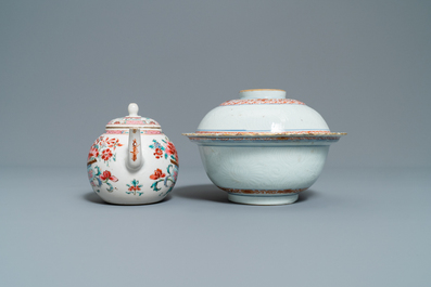 Cinq pi&egrave;ces en porcelaine de Chine famille rose et rouge de fer, Kangxi/Qianlong