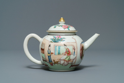 Une th&eacute;i&egrave;re et son couvercle en porcelaine de Chine famille rose, Yongzheng