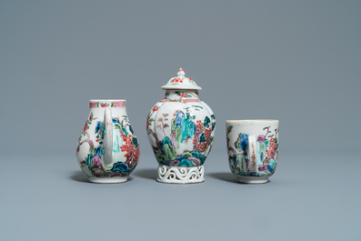 Een Chinees famille rose 27-delig theeservies met landschapsdecor, Yongzheng/Qianlong