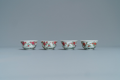 Un service &agrave; th&eacute; de 27 pi&egrave;ces en porcelaine de Chine famille rose &agrave; d&eacute;cor de paysages, Yongzheng/Qianlong