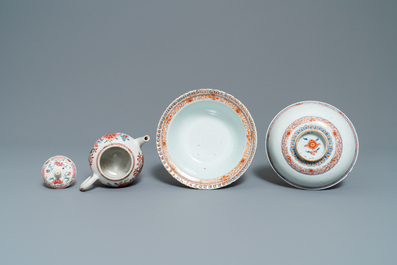 Cinq pi&egrave;ces en porcelaine de Chine famille rose et rouge de fer, Kangxi/Qianlong