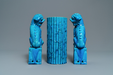 A pair of Chinese monochrome lavender blue vases, a turquoise hat stand and a pair of lions, 19/20th C.