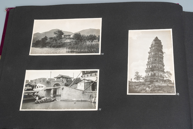 Un album de photos en noir et blanc d'un voyage en Chine, vers 1900-1920