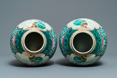 A pair of Chinese famille verte crackle-glazed bowls and a pair of famille rose jars, 19/20th C.