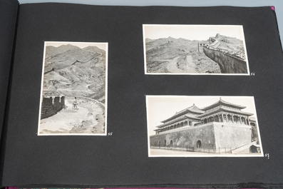 Un album de photos en noir et blanc d'un voyage en Chine, vers 1900-1920