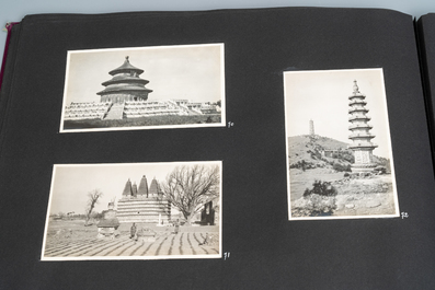 Een aantrekkelijk reisalbum met 107 zwart-witfoto's uit China, ca. 1900-1920