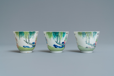 Trois tasses et soucoupes en porcelaine de Chine famille rose, Yongzheng