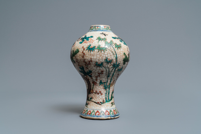 Un vase de forme meiping en porcelaine de Chine wucai &agrave; d&eacute;cor 'Les trois amis de l'hiver', Wanli