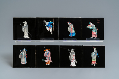 106 polychrome Delftse tegels met decor van Chinezen op zwarte fondkleur, Makkum, 1985