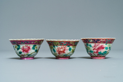 Dix bols et deux soucoupes en porcelaine de Chine famille rose pour le march&eacute; Straits ou Peranakan, 19&egrave;me