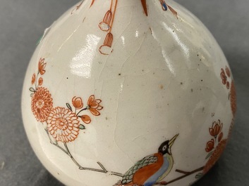 A Kakiemon-style Dutch-decorated bottle vase, Japan, Edo, 17/18th C.