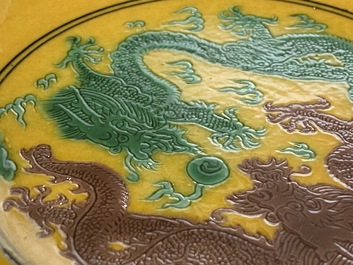 A Chinese yellow-ground green and aubergine 'dragon' dish, Jiaqing mark, 19/20th C.