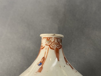 A Kakiemon-style Dutch-decorated bottle vase, Japan, Edo, 17/18th C.