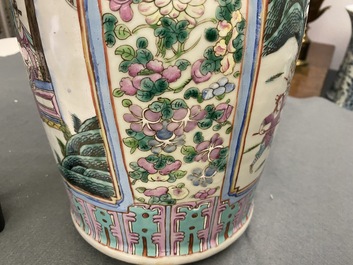 Deux vases en porcelaine de Chine famille rose, 19&egrave;me