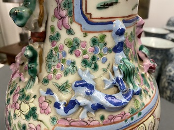 Deux vases en porcelaine de Chine famille rose, 19&egrave;me