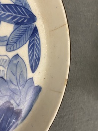 Vijf diverse Chinese blauw-witte 'Bleu de Hue' borden voor de Vietnamese markt, 19e eeuw