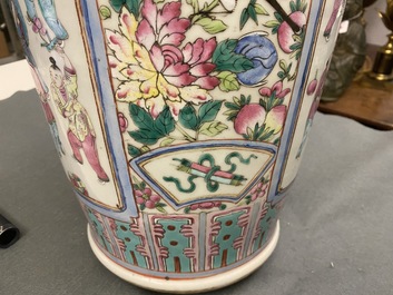 Deux vases en porcelaine de Chine famille rose, 19&egrave;me