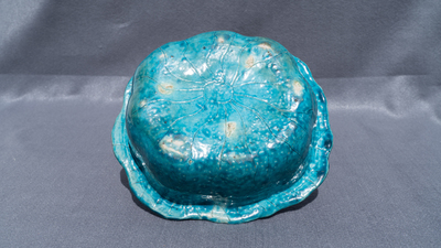 A Chinese turquoise-glazed lotus leaf-shaped brush washer, 18/19th C.