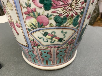 Deux vases en porcelaine de Chine famille rose, 19&egrave;me