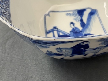 Een Chinese vierkante blauw-witte kom, Xuande merk, Kangxi