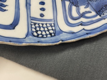 Un plat en porcelaine de Chine en bleu et blanc de type kraak &agrave; d&eacute;cor de cailles, Wanli