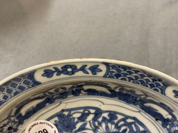 Een Chinees blauw-wit kraakporseleinen bord met reigers, Wanli