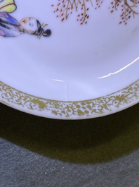 Quatre tasses et soucoupes en porcelaine de Chine famille rose &agrave; d&eacute;cor mandarin, Qianlong