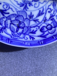 Six Chinese blue and white (covered) cups and saucers, Kangxi