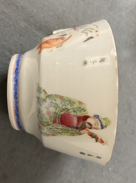 Trois tasses et soucoupes en porcelaine de Chine famille rose &agrave; d&eacute;cor 'Wu Shuang Pu', 19&egrave;me