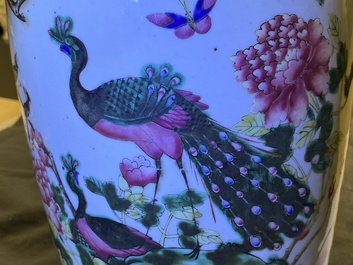 Trois vases en porcelaine de Chine famille rose, 19&egrave;me