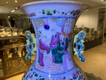 Trois vases en porcelaine de Chine famille rose, 19&egrave;me