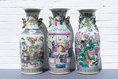 Trois vases en porcelaine de Chine famille rose, 19&egrave;me