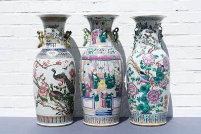 Trois vases en porcelaine de Chine famille rose, 19&egrave;me