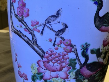 Trois vases en porcelaine de Chine famille rose, 19&egrave;me