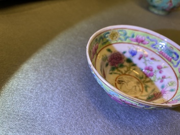 Trois bols en porcelaine de Chine famille rose pour le march&eacute; Straits ou Peranakan, 19&egrave;me